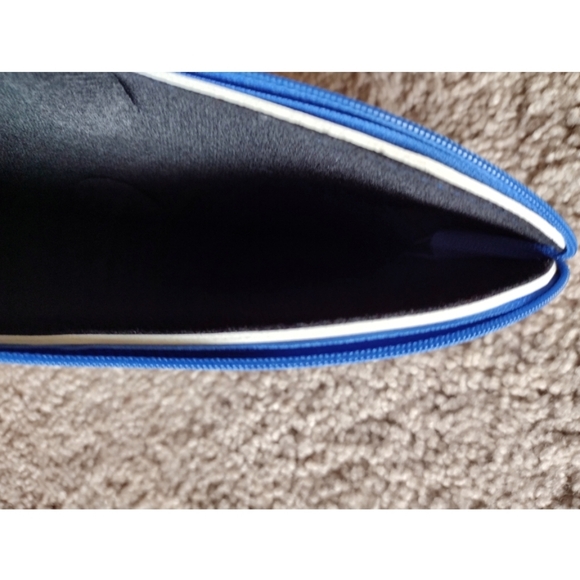 Betsey Johnson Heart Shaped Cateye Sunglasses & Beach Sandal Sunglass Holder - Picture 14 of 15